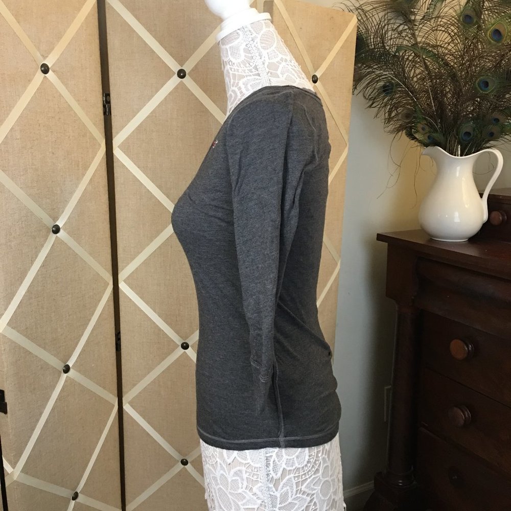 Hollister Quarter Length Shirt - Picture 3 of 9